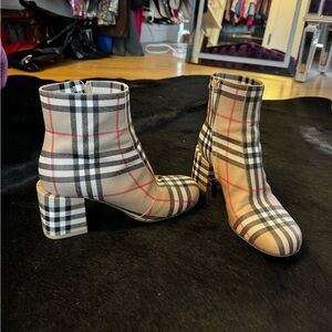 Burberry Booties - 38.5